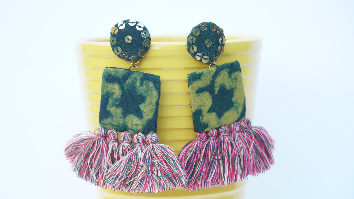 Square fabric earrings with multicolour tassels